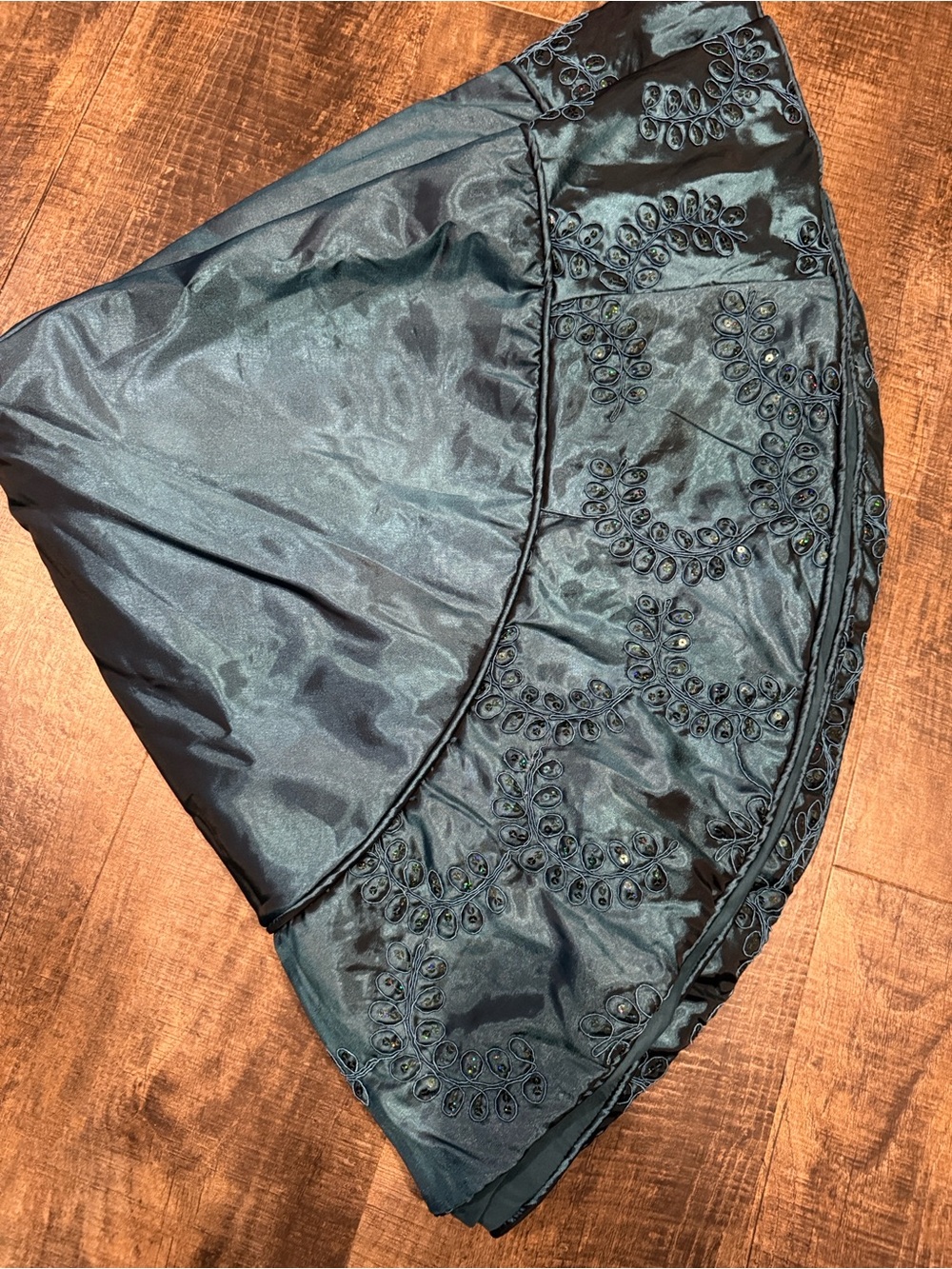 Earl and Wilson Peacock Blue 48 inch tree skirt